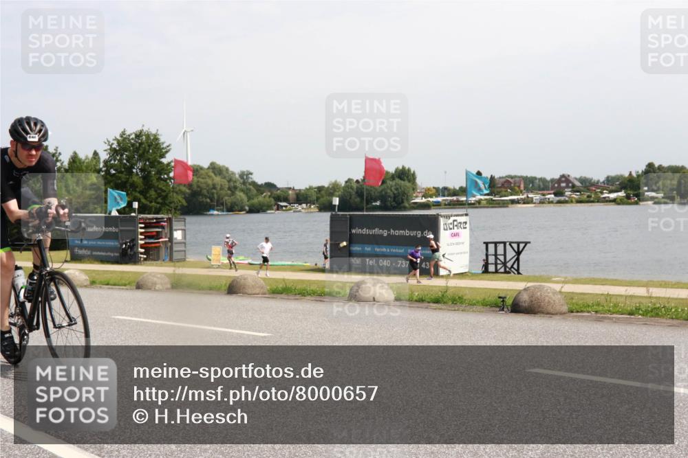 21.06.2025 - 27. Vierlanden-Triathlon H.Heesch http://msf.ph/oto/8000657 15.06.2025 11:41:56 Radfahren 646, 937 meine-sportfotos.de