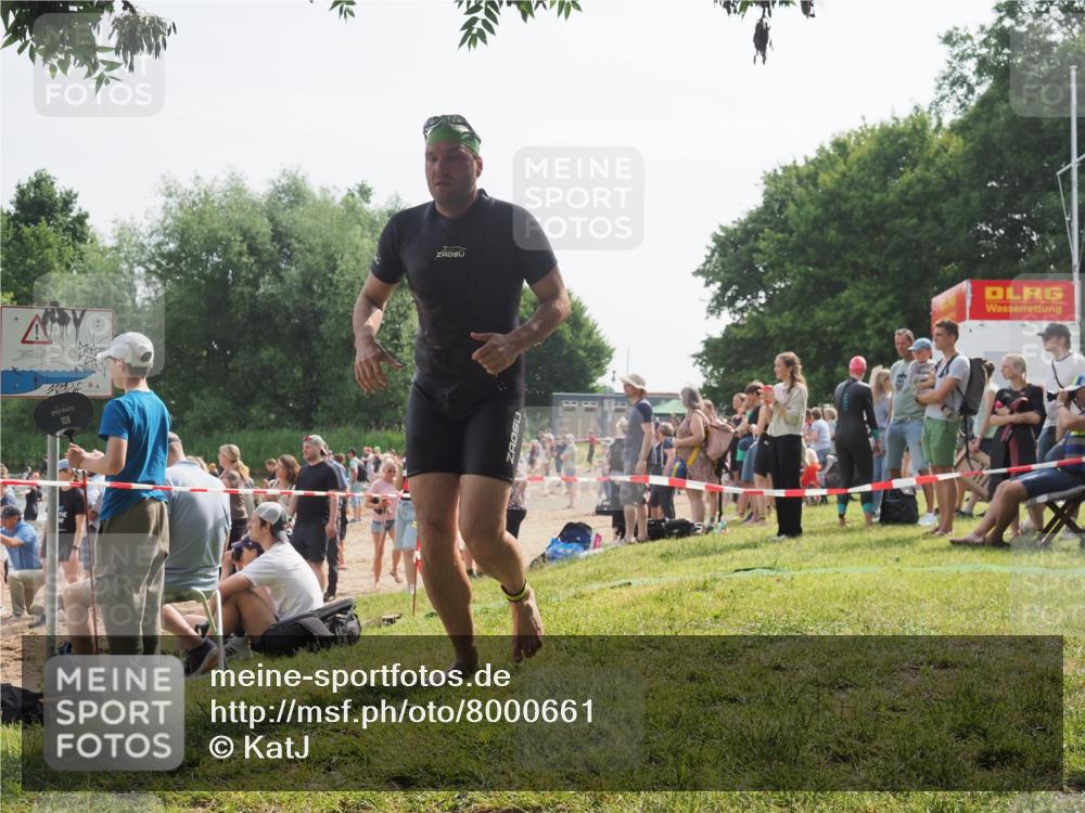 15.06.2025 - 27. Vierlanden-Triathlon KatJ http://msf.ph/oto/8000661 15.06.2025 09:57:16 Schwimmen 263, 296, 343, 1399 meine-sportfotos.de