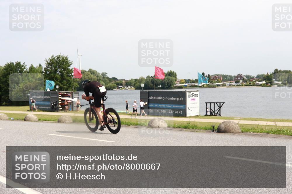 21.06.2025 - 27. Vierlanden-Triathlon H.Heesch http://msf.ph/oto/8000667 15.06.2025 11:42:04 Radfahren 937 meine-sportfotos.de