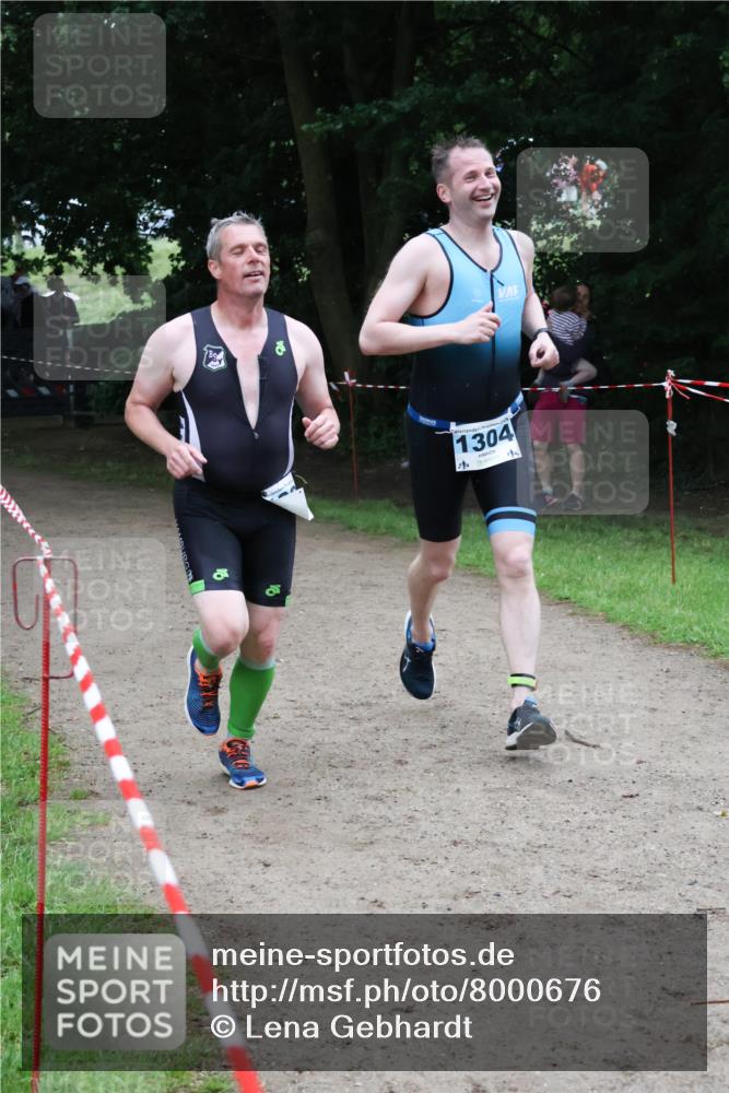 21.06.2025 - 27. Vierlanden-Triathlon Lena Gebhardt http://msf.ph/oto/8000676 15.06.2025 14:03:21 Laufen 1304 meine-sportfotos.de