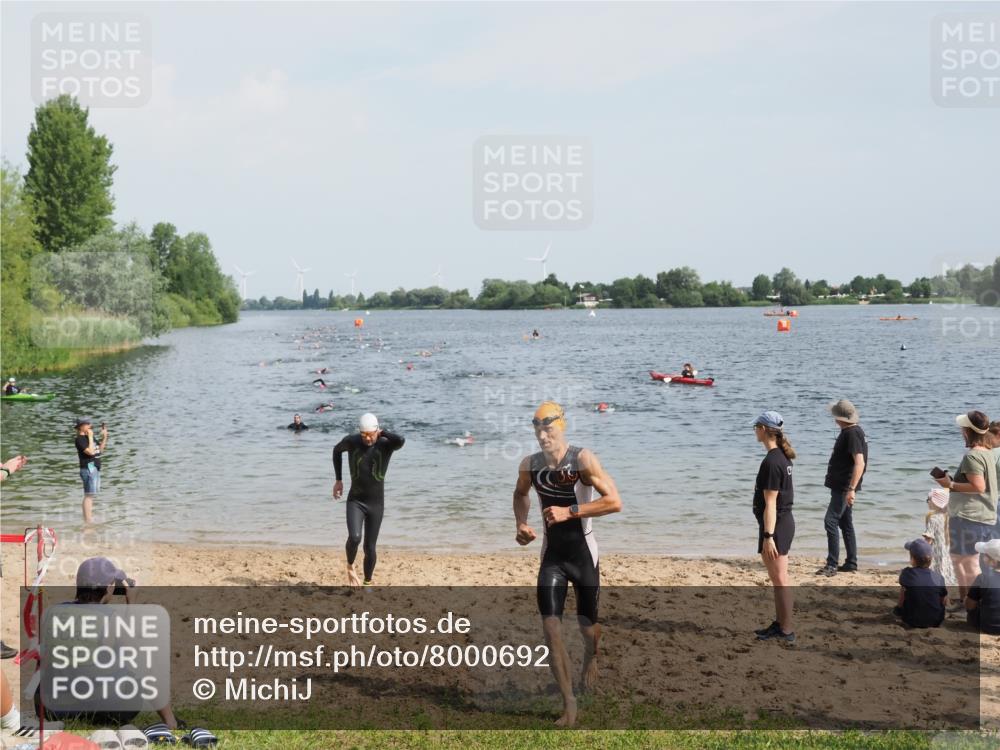 21.06.2025 - 27. Vierlanden-Triathlon MichiJ http://msf.ph/oto/8000692 15.06.2026 10:03:57 Schwimmen 415, 427, 436, 1398 meine-sportfotos.de