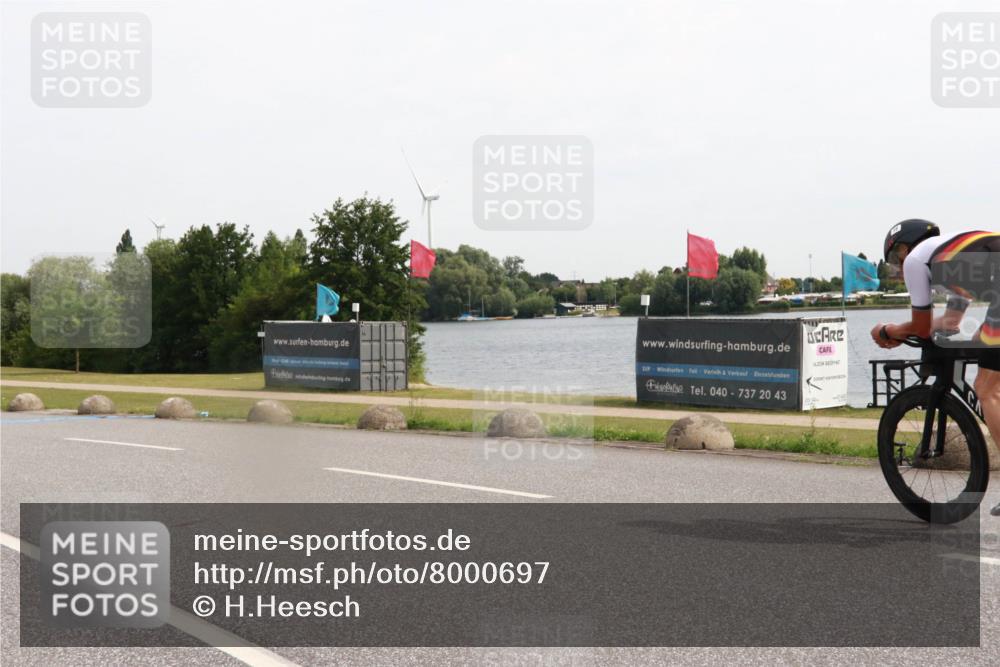 15.06.2025 - 27. Vierlanden-Triathlon H.Heesch http://msf.ph/oto/8000697 15.06.2025 10:27:57 Radfahren 49, 73, 533 meine-sportfotos.de