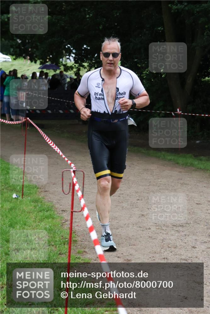 21.06.2025 - 27. Vierlanden-Triathlon Lena Gebhardt http://msf.ph/oto/8000700 15.06.2025 14:03:33 Laufen  meine-sportfotos.de