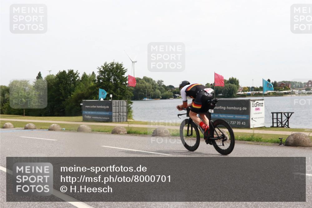 15.06.2025 - 27. Vierlanden-Triathlon H.Heesch http://msf.ph/oto/8000701 15.06.2025 10:27:57 Radfahren 49, 73, 533 meine-sportfotos.de
