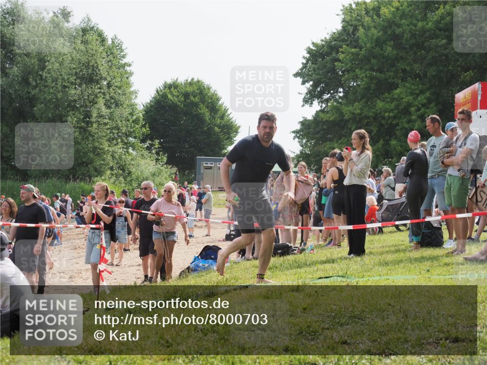 15.06.2025 - 27. Vierlanden-Triathlon KatJ http://msf.ph/oto/8000703 15.06.2025 09:57:19 Schwimmen 263, 293, 296, 343 meine-sportfotos.de