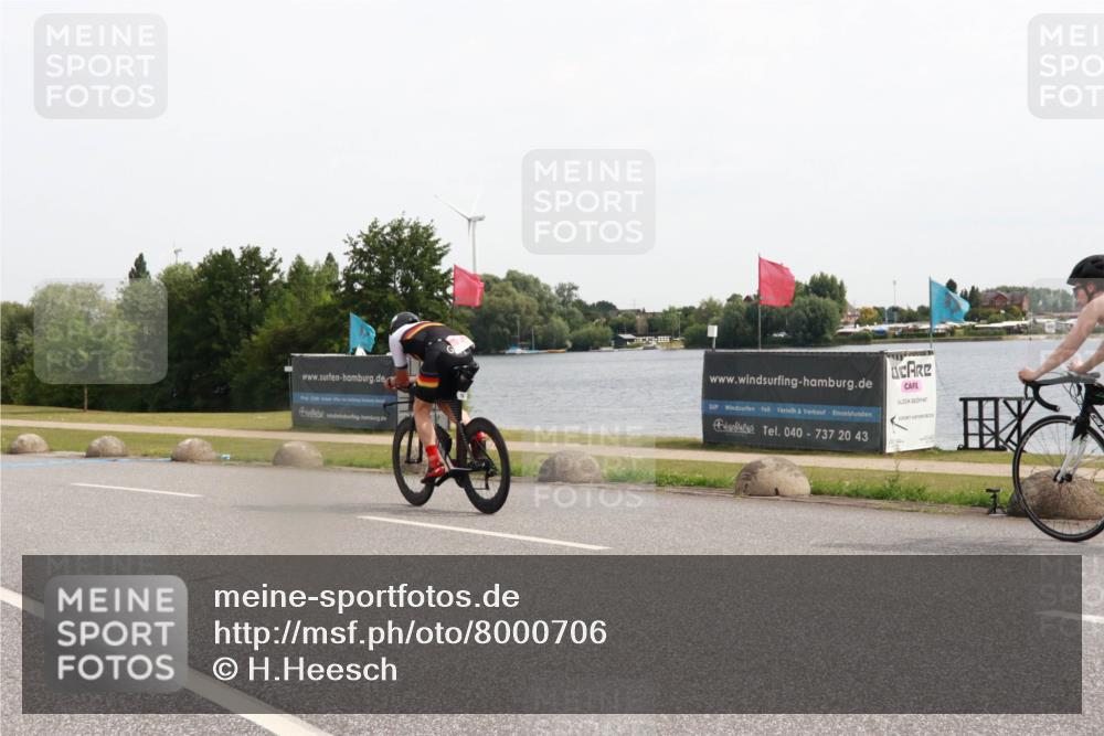 15.06.2025 - 27. Vierlanden-Triathlon H.Heesch http://msf.ph/oto/8000706 15.06.2025 10:27:57 Radfahren 49, 73, 533 meine-sportfotos.de