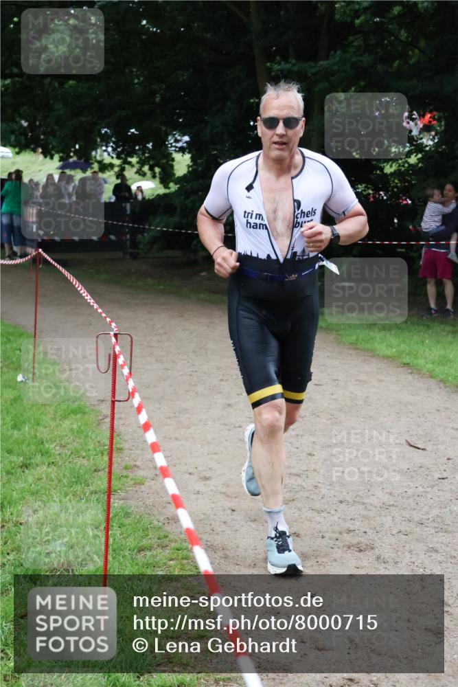 21.06.2025 - 27. Vierlanden-Triathlon Lena Gebhardt http://msf.ph/oto/8000715 15.06.2025 14:03:34 Laufen  meine-sportfotos.de