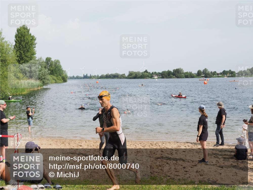 21.06.2025 - 27. Vierlanden-Triathlon MichiJ http://msf.ph/oto/8000740 15.06.2026 10:03:58 Schwimmen 415, 427, 436, 1398 meine-sportfotos.de