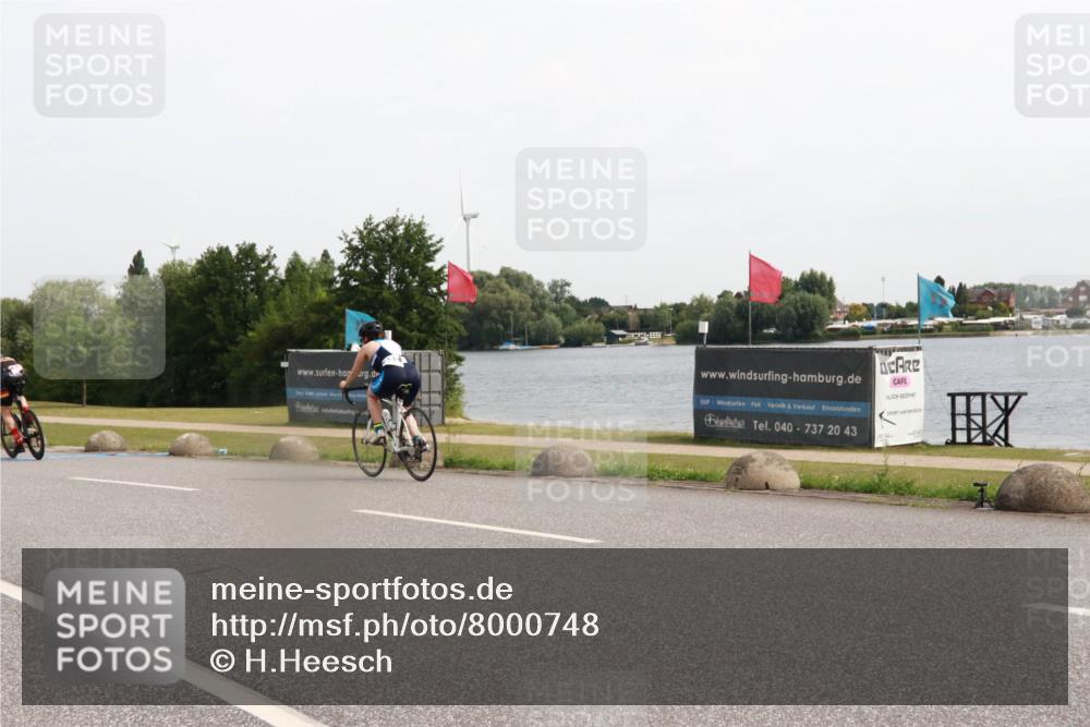 15.06.2025 - 27. Vierlanden-Triathlon H.Heesch http://msf.ph/oto/8000748 15.06.2025 10:27:59 Radfahren 73, 485, 533 meine-sportfotos.de
