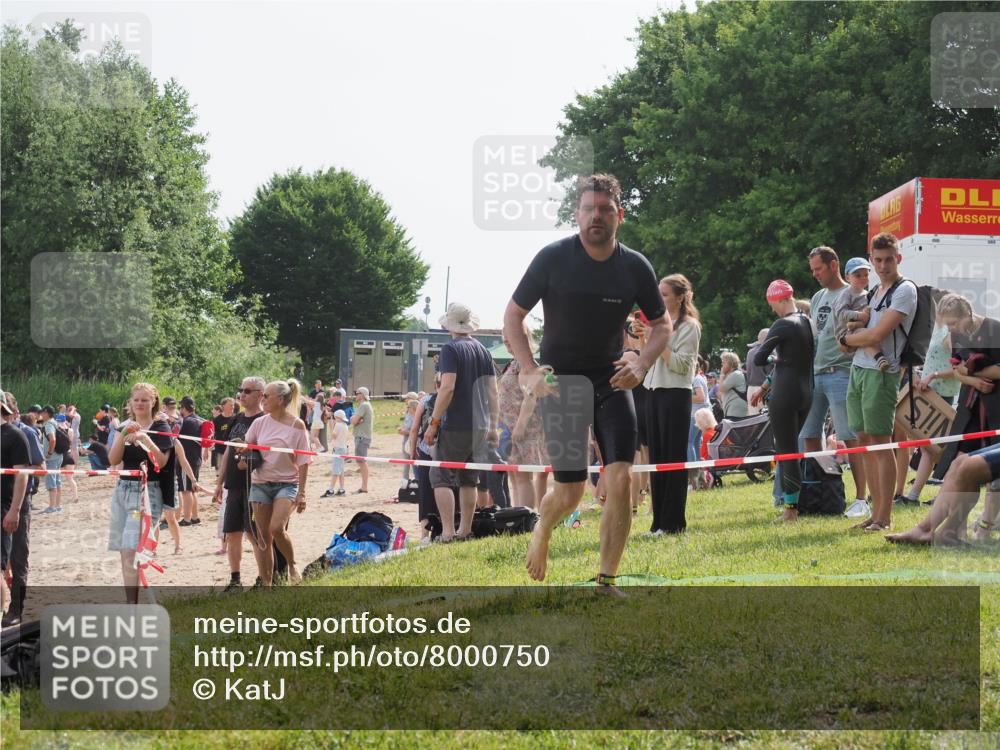 15.06.2025 - 27. Vierlanden-Triathlon KatJ http://msf.ph/oto/8000750 15.06.2025 09:57:20 Schwimmen 263, 293, 296, 343 meine-sportfotos.de