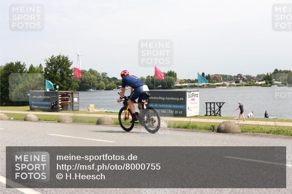 21.06.2025 - 27. Vierlanden-Triathlon H.Heesch http://msf.ph/oto/8000755 15.06.2025 11:42:42 Radfahren 697, 862 meine-sportfotos.de