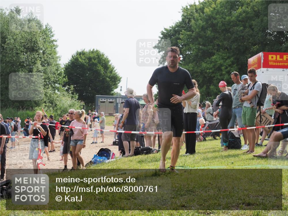 15.06.2025 - 27. Vierlanden-Triathlon KatJ http://msf.ph/oto/8000761 15.06.2025 09:57:20 Schwimmen 263, 293, 296, 343 meine-sportfotos.de