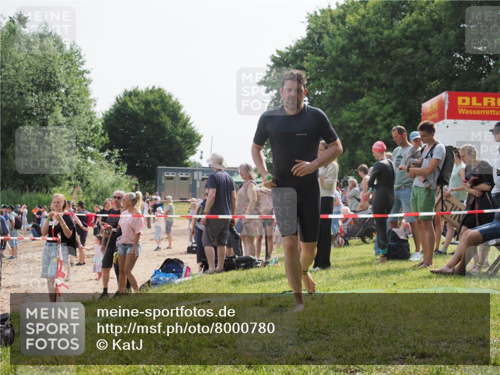 15.06.2025 - 27. Vierlanden-Triathlon KatJ http://msf.ph/oto/8000780 15.06.2025 09:57:20 Schwimmen 263, 293, 296, 343 meine-sportfotos.de