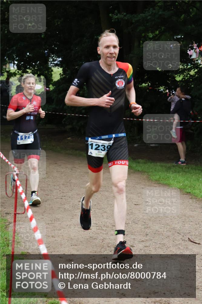 21.06.2025 - 27. Vierlanden-Triathlon Lena Gebhardt http://msf.ph/oto/8000784 15.06.2025 14:03:49 Laufen 1179, 1, 202, 1239 meine-sportfotos.de