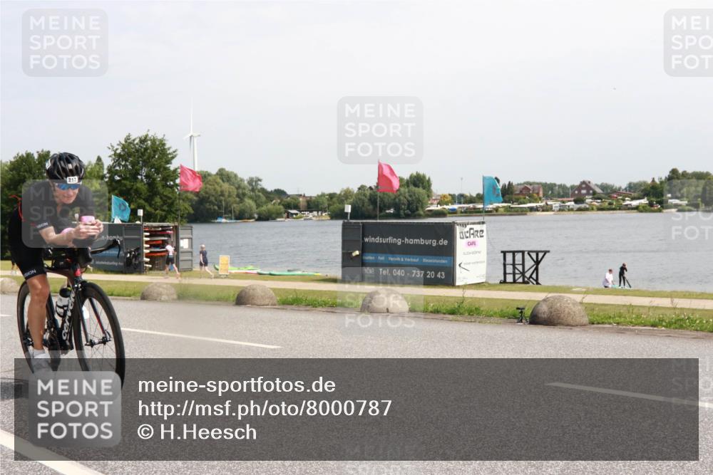 21.06.2025 - 27. Vierlanden-Triathlon H.Heesch http://msf.ph/oto/8000787 15.06.2025 11:42:54 Radfahren 217 meine-sportfotos.de
