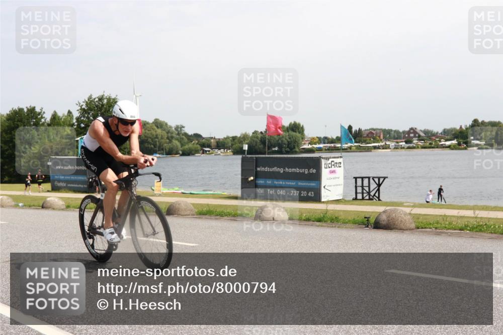 21.06.2025 - 27. Vierlanden-Triathlon H.Heesch http://msf.ph/oto/8000794 15.06.2025 11:42:54 Radfahren 217 meine-sportfotos.de
