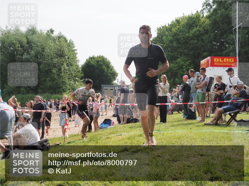 15.06.2025 - 27. Vierlanden-Triathlon KatJ http://msf.ph/oto/8000797 15.06.2025 09:57:21 Schwimmen 263, 293, 296, 343 meine-sportfotos.de
