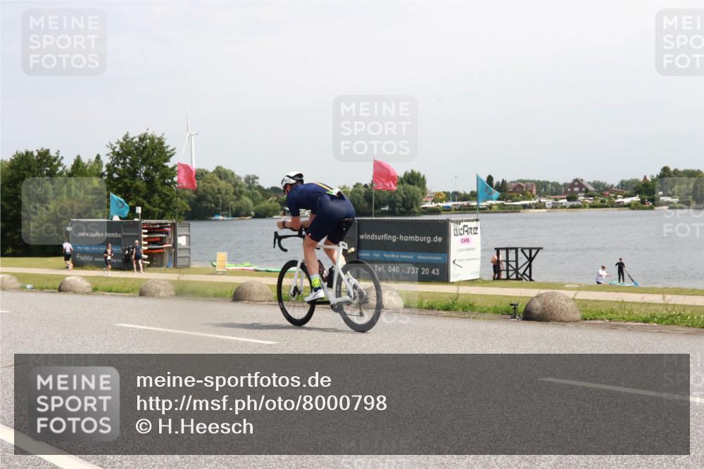 21.06.2025 - 27. Vierlanden-Triathlon H.Heesch http://msf.ph/oto/8000798 15.06.2025 11:42:56 Radfahren 217 meine-sportfotos.de