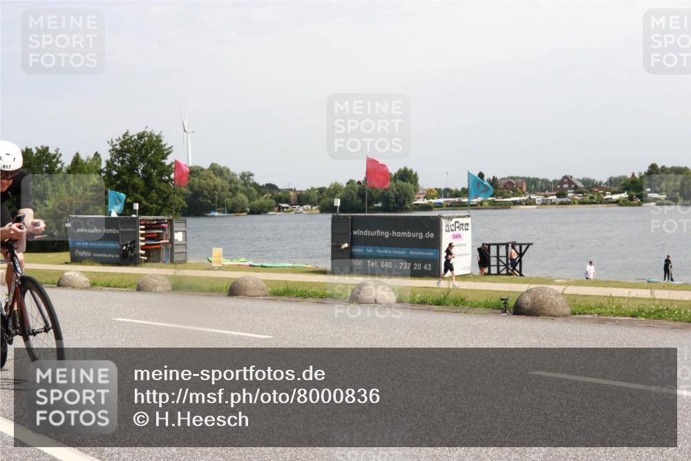 21.06.2025 - 27. Vierlanden-Triathlon H.Heesch http://msf.ph/oto/8000836 15.06.2025 11:43:04 Radfahren 642, 688, 817 meine-sportfotos.de