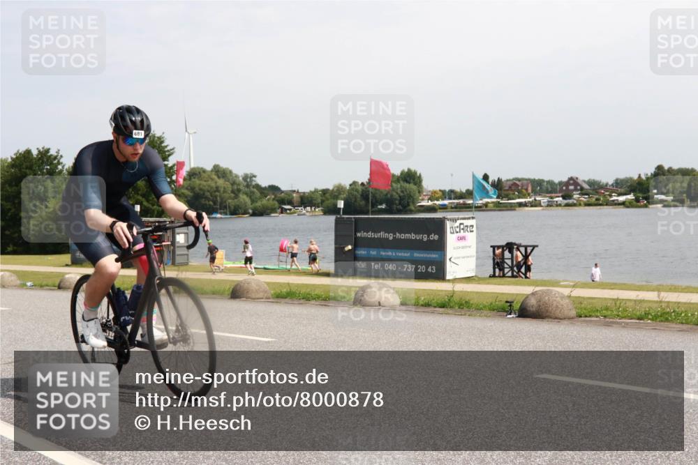 21.06.2025 - 27. Vierlanden-Triathlon H.Heesch http://msf.ph/oto/8000878 15.06.2025 11:43:13 Radfahren 681, 853, 854 meine-sportfotos.de