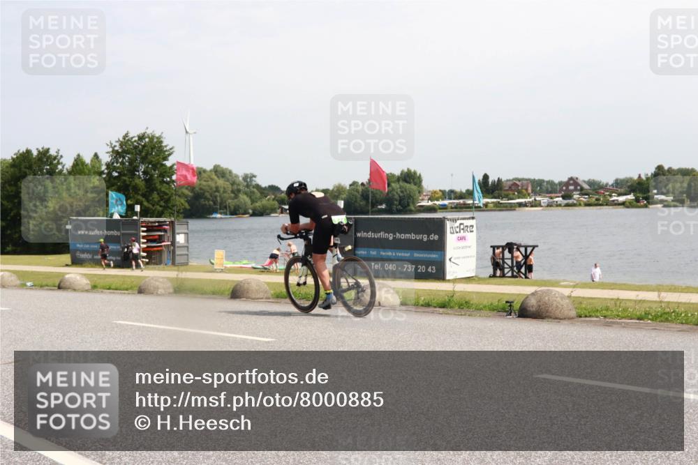 21.06.2025 - 27. Vierlanden-Triathlon H.Heesch http://msf.ph/oto/8000885 15.06.2025 11:43:16 Radfahren 681, 853, 854 meine-sportfotos.de