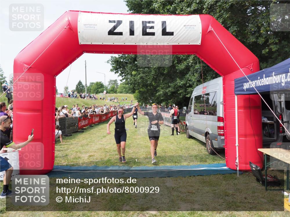 21.06.2025 - 27. Vierlanden-Triathlon MichiJ http://msf.ph/oto/8000929 15.06.2026 11:25:19 Ziel 325, 545, 587 meine-sportfotos.de