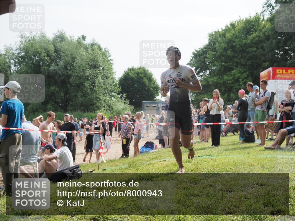 15.06.2025 - 27. Vierlanden-Triathlon KatJ http://msf.ph/oto/8000943 15.06.2025 09:57:23 Schwimmen 263, 293, 296, 343 meine-sportfotos.de