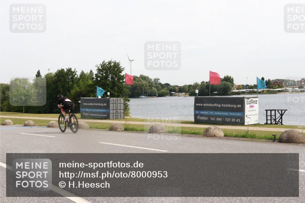 15.06.2025 - 27. Vierlanden-Triathlon H.Heesch http://msf.ph/oto/8000953 15.06.2025 10:28:02 Radfahren 73, 217, 485 meine-sportfotos.de