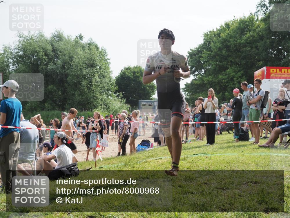 15.06.2025 - 27. Vierlanden-Triathlon KatJ http://msf.ph/oto/8000968 15.06.2025 09:57:23 Schwimmen 263, 293, 296, 343 meine-sportfotos.de