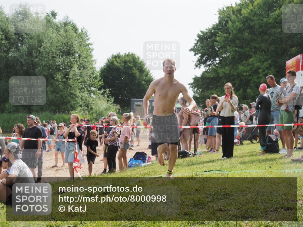 15.06.2025 - 27. Vierlanden-Triathlon KatJ http://msf.ph/oto/8000998 15.06.2025 09:57:25 Schwimmen 293, 296, 324, 343 meine-sportfotos.de