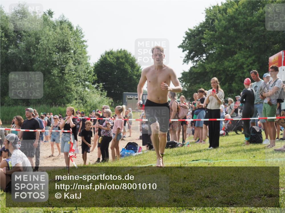 15.06.2025 - 27. Vierlanden-Triathlon KatJ http://msf.ph/oto/8001010 15.06.2025 09:57:25 Schwimmen 293, 296, 324, 343 meine-sportfotos.de