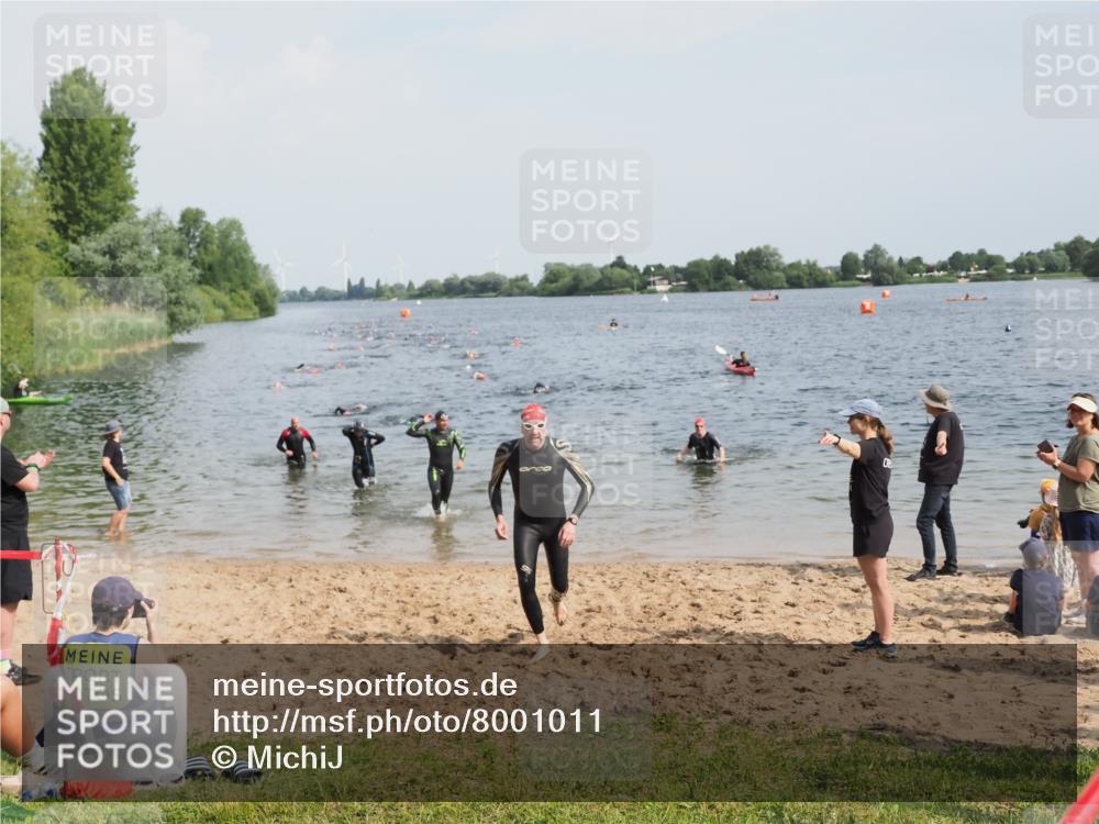 21.06.2025 - 27. Vierlanden-Triathlon MichiJ http://msf.ph/oto/8001011 15.06.2026 10:04:11 Schwimmen 411, 416, 453, 464 meine-sportfotos.de