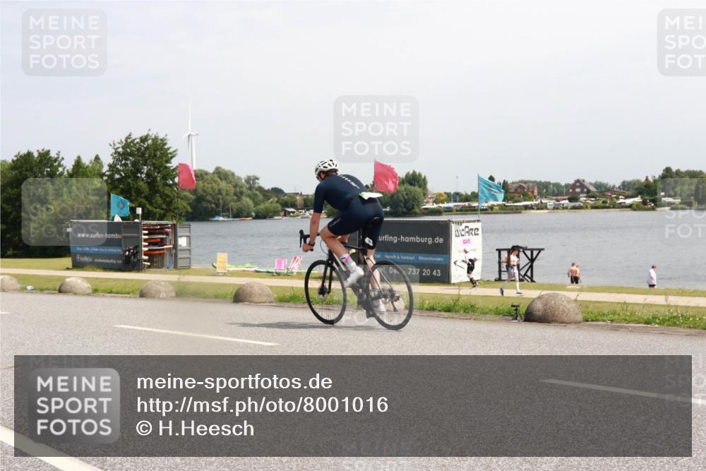 21.06.2025 - 27. Vierlanden-Triathlon H.Heesch http://msf.ph/oto/8001016 15.06.2025 11:43:30 Radfahren 727 meine-sportfotos.de