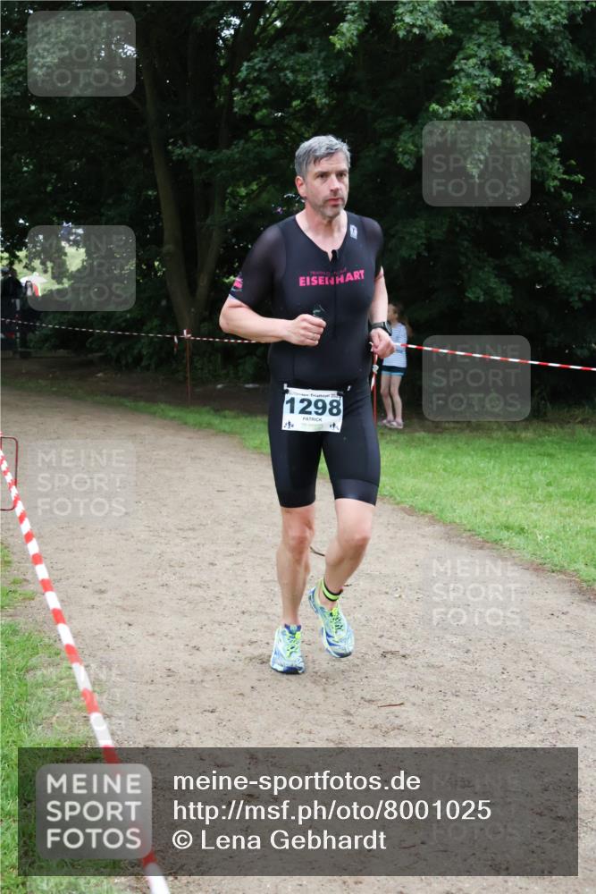 21.06.2025 - 27. Vierlanden-Triathlon Lena Gebhardt http://msf.ph/oto/8001025 15.06.2025 14:04:02 Laufen 202, 1298 meine-sportfotos.de