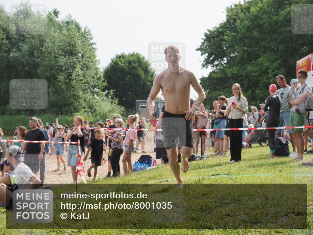 15.06.2025 - 27. Vierlanden-Triathlon KatJ http://msf.ph/oto/8001035 15.06.2025 09:57:25 Schwimmen 293, 296, 324, 343 meine-sportfotos.de