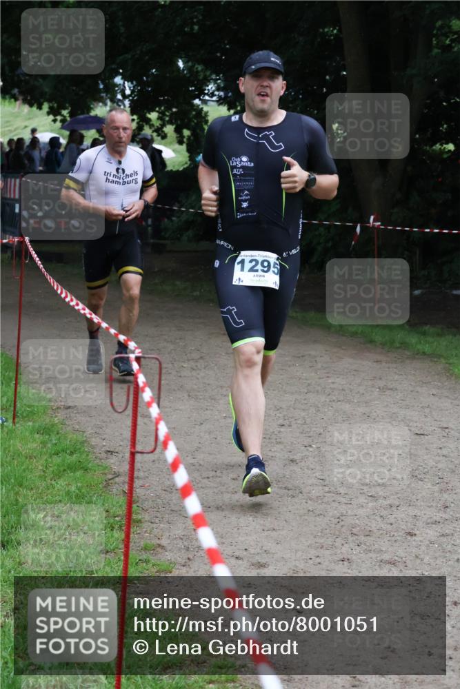 21.06.2025 - 27. Vierlanden-Triathlon Lena Gebhardt http://msf.ph/oto/8001051 15.06.2025 14:04:40 Laufen 1295 meine-sportfotos.de