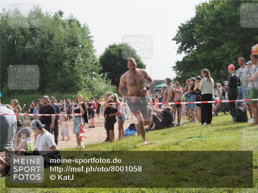 15.06.2025 - 27. Vierlanden-Triathlon KatJ http://msf.ph/oto/8001058 15.06.2025 09:57:30 Schwimmen 293, 309, 324, 343 meine-sportfotos.de