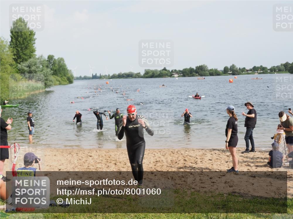 21.06.2025 - 27. Vierlanden-Triathlon MichiJ http://msf.ph/oto/8001060 15.06.2026 10:04:12 Schwimmen 411, 416, 453, 464 meine-sportfotos.de