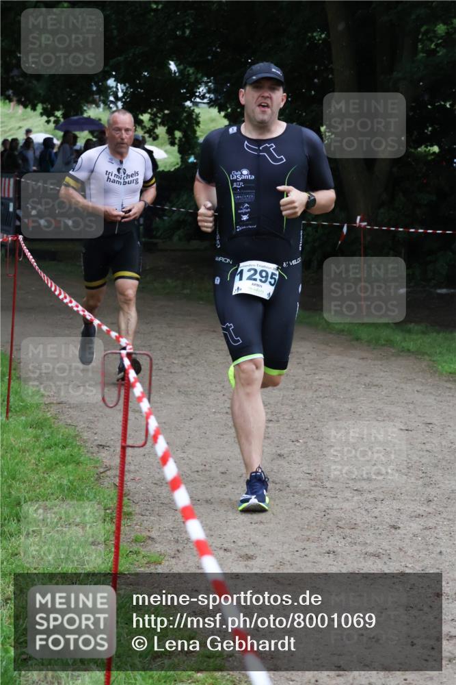 21.06.2025 - 27. Vierlanden-Triathlon Lena Gebhardt http://msf.ph/oto/8001069 15.06.2025 14:04:40 Laufen 2, 1295, 84 meine-sportfotos.de