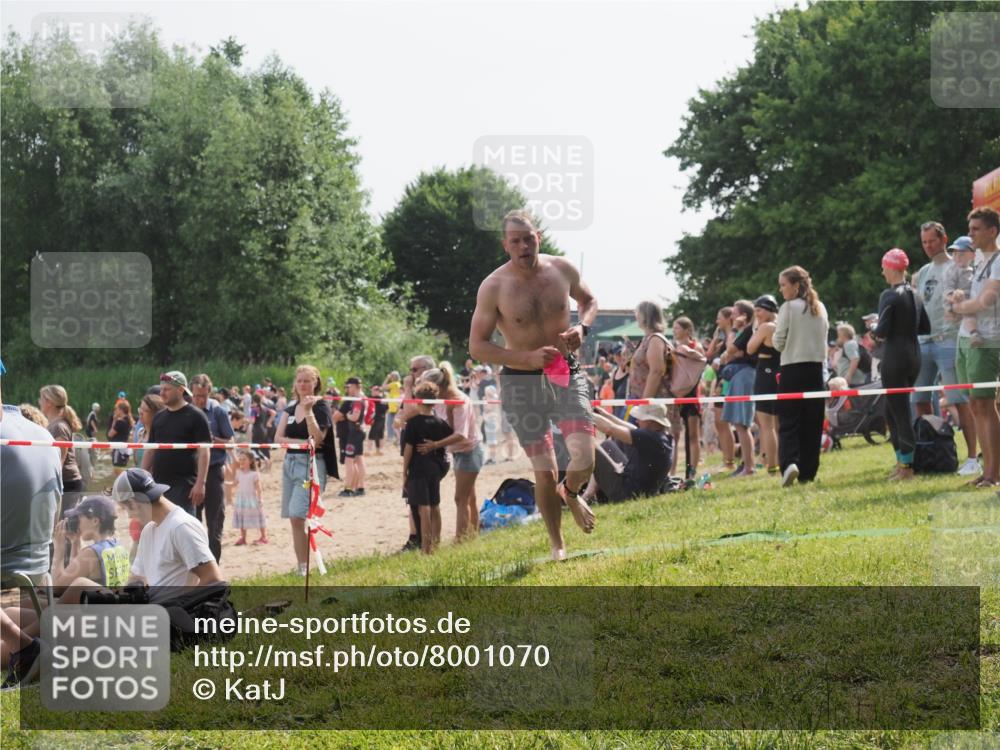 15.06.2025 - 27. Vierlanden-Triathlon KatJ http://msf.ph/oto/8001070 15.06.2025 09:57:30 Schwimmen 293, 309, 324, 343 meine-sportfotos.de
