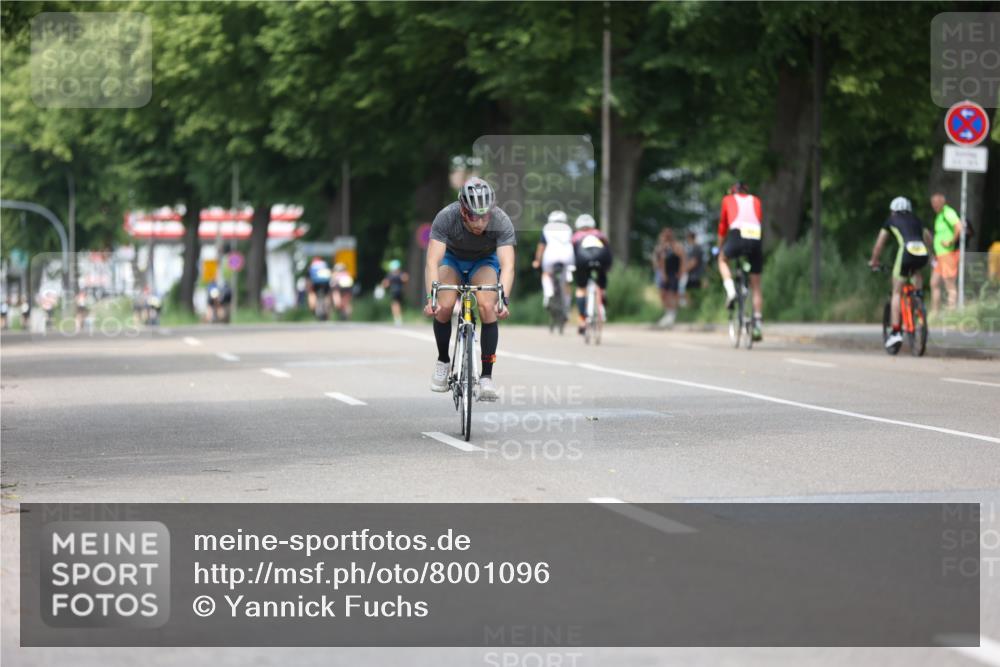 15.06.2025 - 7 Türme Triathlon Yannick Fuchs http://msf.ph/oto/8001096 15.06.2025 13:15:04 Radfahren 297, 337, 547, 662, 861, 925, 1001, 1058, 1118, 1126, 1128 meine-sportfotos.de