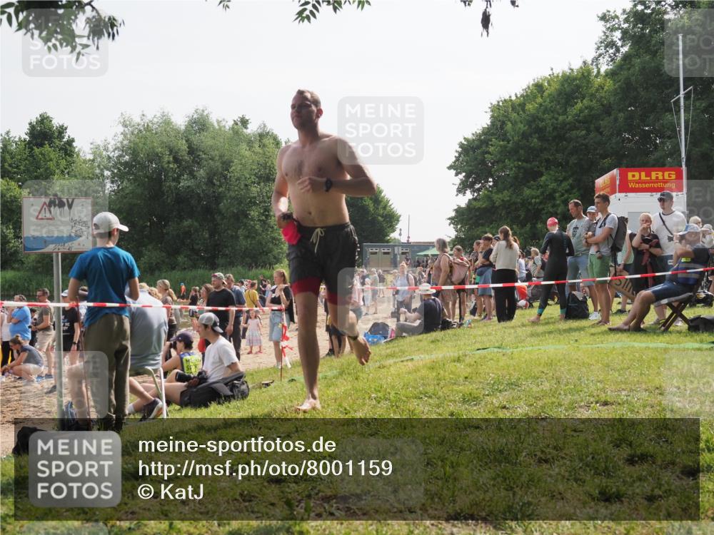 15.06.2025 - 27. Vierlanden-Triathlon KatJ http://msf.ph/oto/8001159 15.06.2025 09:57:32 Schwimmen 293, 309, 324 meine-sportfotos.de