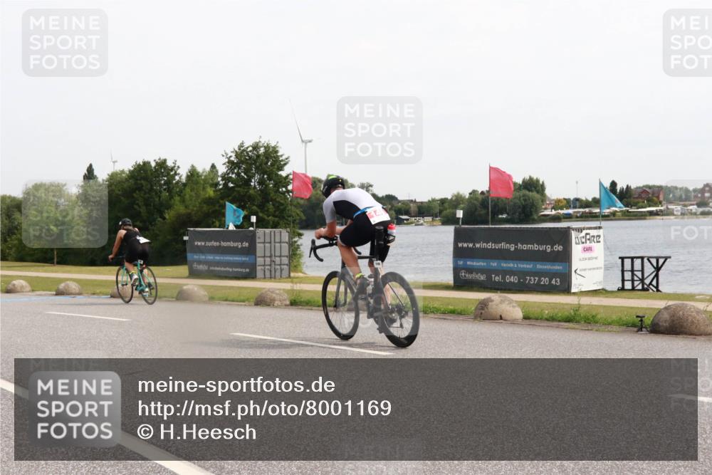 15.06.2025 - 27. Vierlanden-Triathlon H.Heesch http://msf.ph/oto/8001169 15.06.2025 10:28:06 Radfahren 94, 217, 485, 550 meine-sportfotos.de