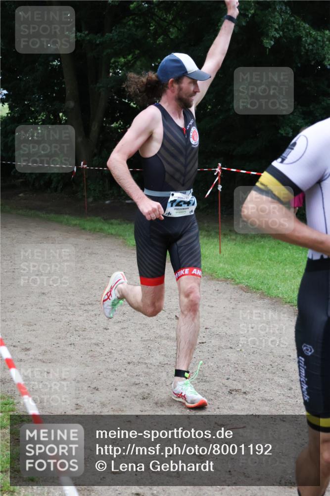 21.06.2025 - 27. Vierlanden-Triathlon Lena Gebhardt http://msf.ph/oto/8001192 15.06.2025 14:04:42 Laufen  meine-sportfotos.de