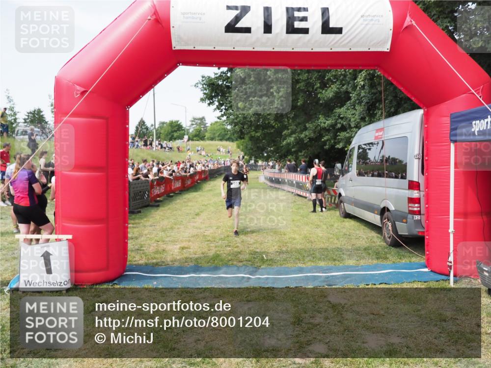 21.06.2025 - 27. Vierlanden-Triathlon MichiJ http://msf.ph/oto/8001204 15.06.2026 11:25:29 Ziel 269, 325 meine-sportfotos.de
