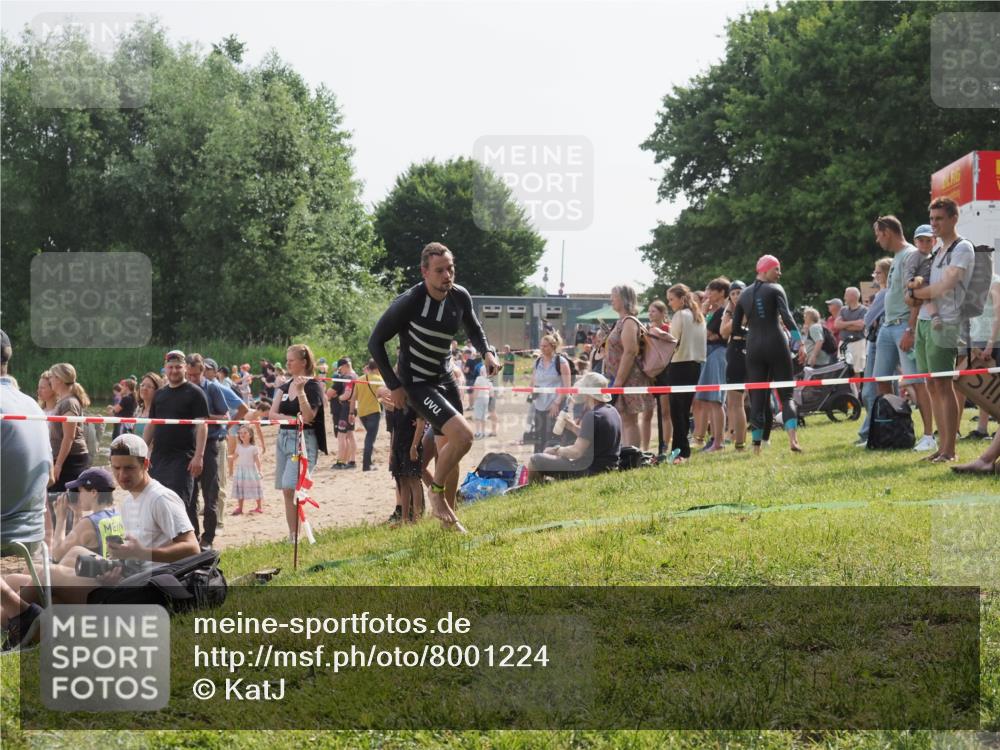 15.06.2025 - 27. Vierlanden-Triathlon KatJ http://msf.ph/oto/8001224 15.06.2025 09:57:34 Schwimmen 293, 298, 309, 324 meine-sportfotos.de