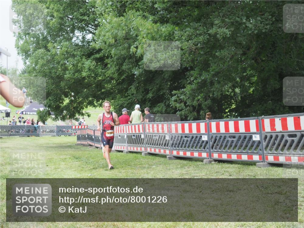21.06.2025 - 27. Vierlanden-Triathlon KatJ http://msf.ph/oto/8001226 15.06.2025 12:54:53 Ziel 990 meine-sportfotos.de
