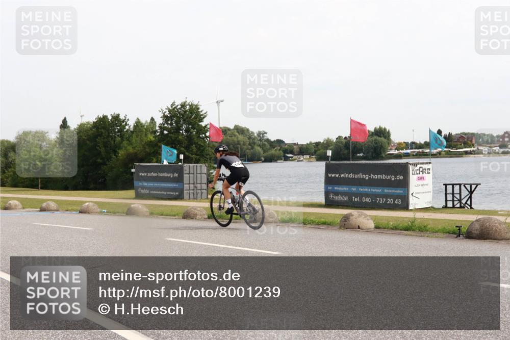 15.06.2025 - 27. Vierlanden-Triathlon H.Heesch http://msf.ph/oto/8001239 15.06.2025 10:28:08 Radfahren 94, 149, 217, 550 meine-sportfotos.de
