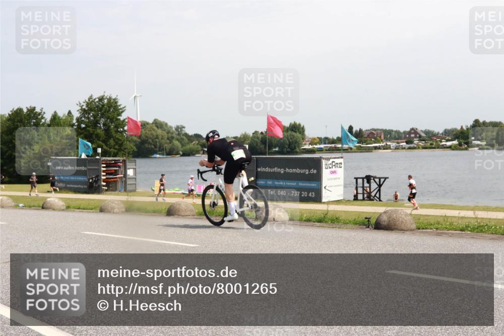21.06.2025 - 27. Vierlanden-Triathlon H.Heesch http://msf.ph/oto/8001265 15.06.2025 11:44:24 Radfahren 953 meine-sportfotos.de