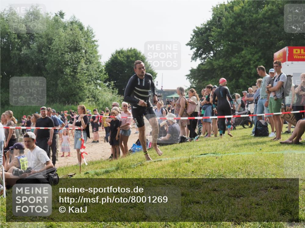 15.06.2025 - 27. Vierlanden-Triathlon KatJ http://msf.ph/oto/8001269 15.06.2025 09:57:35 Schwimmen 287, 298, 309, 324 meine-sportfotos.de